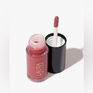 NEW - Treat-n-Go Lip Oil
By Laura Geller Beauty. Color: Runner Up